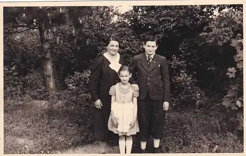 1924 -  - Aufnahme einer Mutter mit ihren beiden Kindern
