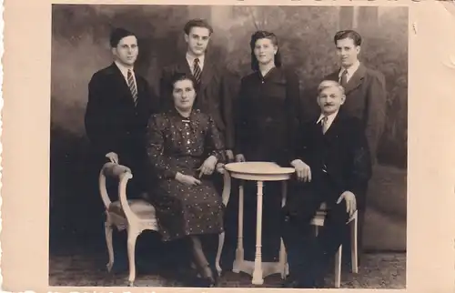 1957 - Österreich - Aufnahme einer Familie
