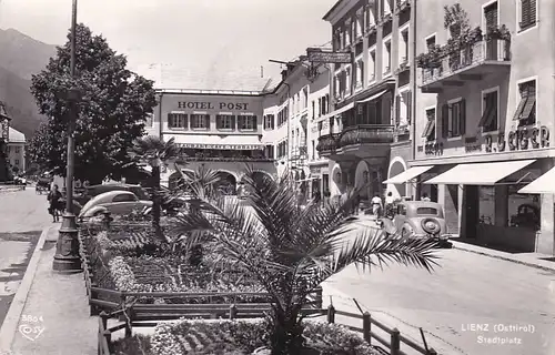 2044 - Österreich - Tirol , Osttirol , Lienz , Stadtplatz , Hotel Post , Hotel Traube , R. Geiger , Auto - gelaufen 1958