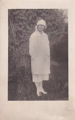 2059 -  - Frau im Mantel mit Hut - nicht gelaufen 1925