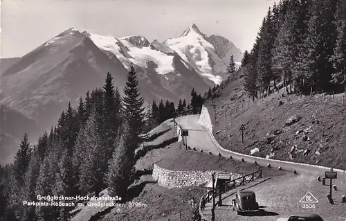 2518 - Österreich - Großglockner Hochalpenstraße , Parkplatz Roßbach mit Großglockner , Auto - gelaufen 1957