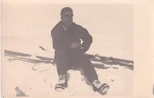 2534 -  - Aufnahme eines Skifahrers bei einer Pause