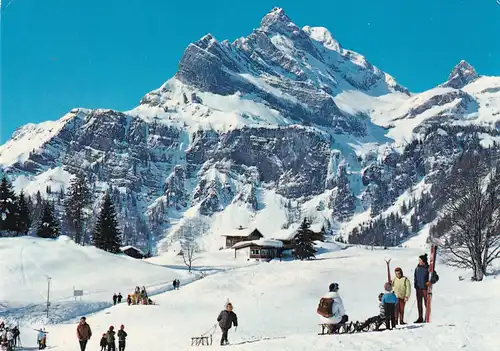 2708 - Schweiz - Glarus , Braunwald mit Ortstock und Höchturm , Skischulgelände , Winter - gelaufen 1979