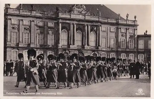 3771 - Dänemark - Kopenhagen , Kobenhavn , Vagtparaden paa Amalienborg Slot , Aufziehen der Wache - nicht gelaufen