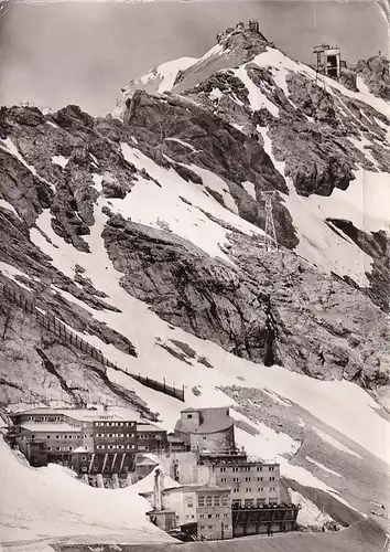 3814 - Deutschland - Bayerische Zugspitzbahn , Hotel Schneefernerhaus mit Blick auf Gipfelstation und Münchner Haus - gelaufen 1959