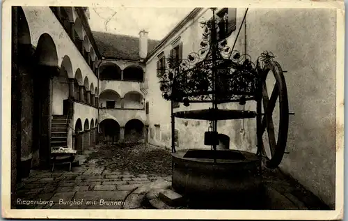 5017  - Steiermark , Riegersburg , Burghof mit Brunnen v. 1937 - gelaufen