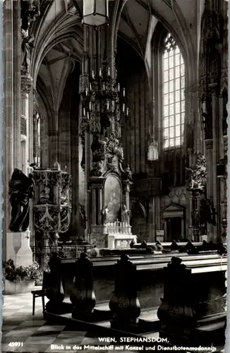 5773 - Wien - Stephansdom , Blick in das Mittelschiff mit Kanzel und Dienstbotenmadonna - gelaufen 1958