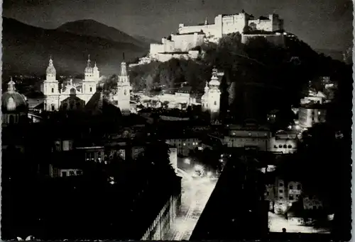 5875 - Salzburg - Salzburg , Festspielstadt im Scheinwerferlicht - gelaufen