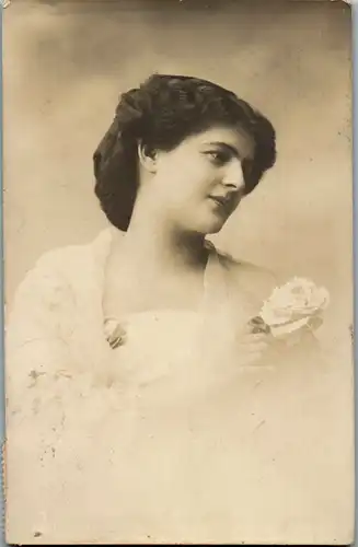 6428 -  - Motiv , Dame , Rose - gelaufen