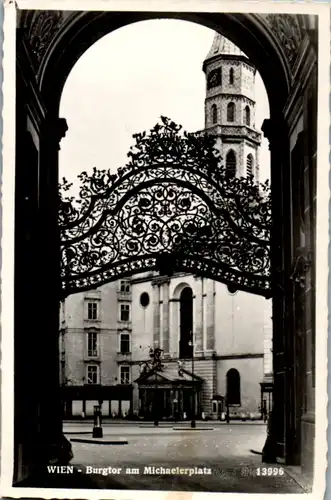 7619 - Wien - Burgtor am Michaelerplatz - gelaufen 1953