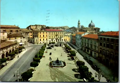 7644 - Italien - Loreto , Piazza G. Leopardi e Basilica - gelaufen 1968