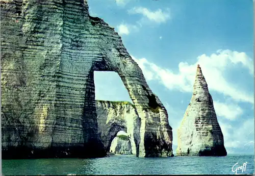 8227 - Frankreich - Etretat , Normandie , La Manneporte , vue à travers la porte d' Aval et l' Aiguille - gelaufen