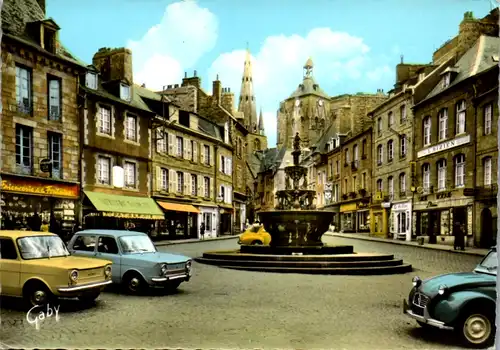 8314 - Frankreich - Guingamp , Place du Centre , La Pompe , jolie Fontaine de la Renaissance dite La Plomée - nicht gelaufen