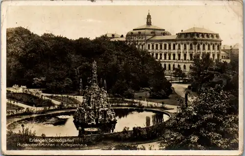 8461 - Deutschland - Feldpost , Erlangen , Schlossgarten , Hugenottenbrunnen u. Kollegienhaus , Brunnen - gelaufen 1944