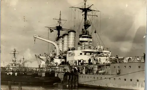 8605 - Aufnahme - Schiff , Kriegsschiff am Hafen