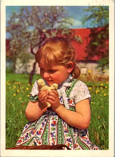 9538 -  - Ostern , Kind mit Hühnerkücken , Kücken - gelaufen 1960