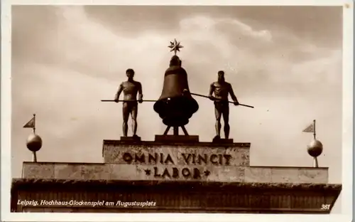 9604 - Deutschland - Leipzig , Hochhaus Glockenspiel am Augustusplatz - nicht gelaufen