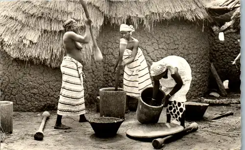 9893 - Kamerun - Frauen bei der Arbeit  - gelaufen 1962
