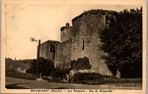 9952 - Frankreich - Bricquebec , Les Remparts , Rue de Briqueville , Manche - nicht gelaufen