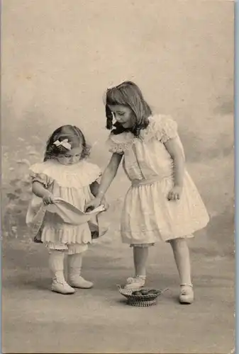 10599 - Motiv - Kinder , Mädchen - nicht gelaufen