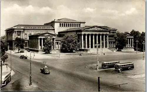 10672 - Ungarn - Budapest , Orszagos Szepmüveszeti Muzeum , LKW , Bus - gelaufen