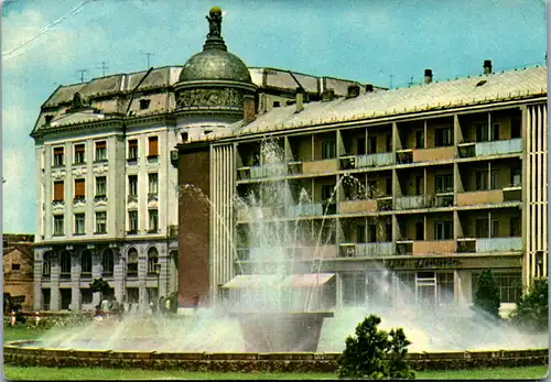 10692 - Ungarn - Debrecen , Petöfi ter , Platz , Springbrunnen - nicht gelaufen