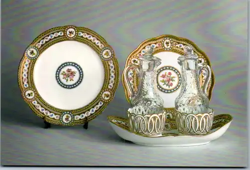 11034 - Schöne Künste - Herend , Herendi Porcelánmúzeum , Teile eines Services mit dem Dekor Eglantine - nicht gelaufen