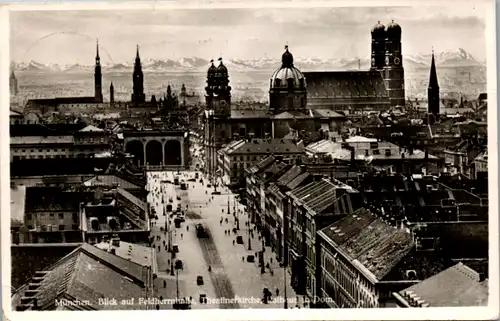 10474 - Deutschland - München , Blick auf Feldherrnhalle , Theatinerkirche , Rathaus u. Dom - gelaufen 1952