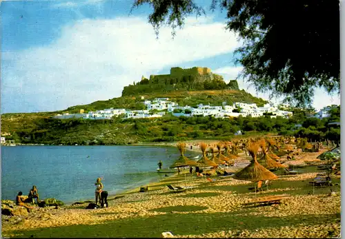 11323 - Griechenland - Lindos , La playa de Lindos con la Acropolis al fondo , Strand - nicht gelaufen