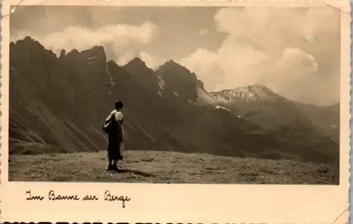 11425 - Fotokarte - Aufnahme Frau im Banne der Berge - gelaufen 1941