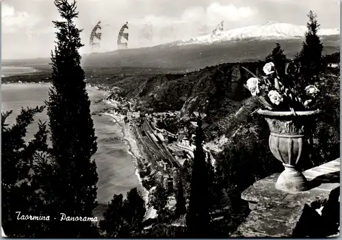 12404 - Italien - Taormina , Panorama - gelaufen 1958