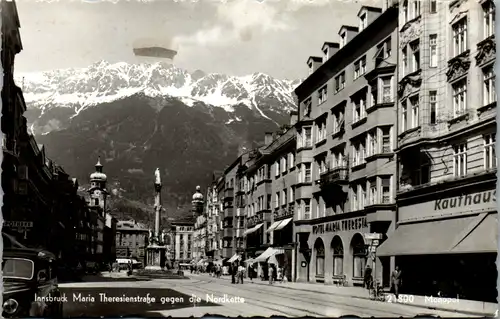 12711 - Tirol - Innsbruck , Maria Theresienstraße gegen die Nordkette - gelaufen