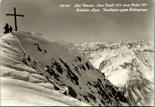 12835 - Italien - Alpi Venoste , Cima Finale verso Ortles , Öztzthaler Alpen , Finalspitze gegen Ortlergruppe , Gipfelkreuz - gelaufen