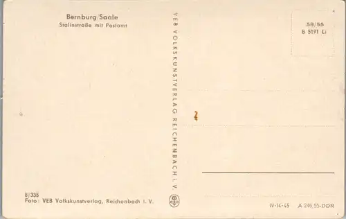 12996 - Deutschland - Bernburg , Stalinstraße mit Postamt , Auto - nicht gelaufen