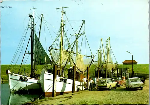 13043 - Deutschland - St. Peter Ording , Nordsee Heil und Schwefelbad , Am Hafen Tümlauer Koog , Auto , Schiff , Boot - gelaufen 1980