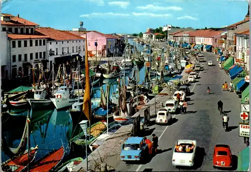 13281 - Italien - Cesenatico , Porto Canale , Auto , Schiff , Boot - gelaufen 1970