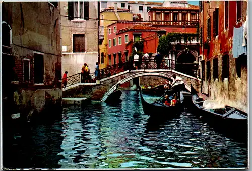 13283 - Italien - Venezia , Venedig , Rio caratteristico , Gondel - gelaufen 1970