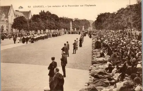 13382 - Frankreich - Lourdes , Les malades et la Procession sur l'Esplanade - nicht gelaufen