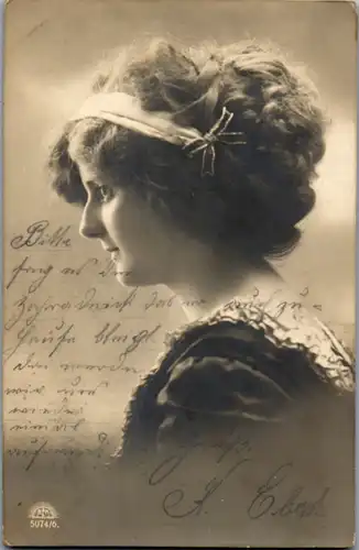 14113 -  - Aufnahme einer Frau - gelaufen