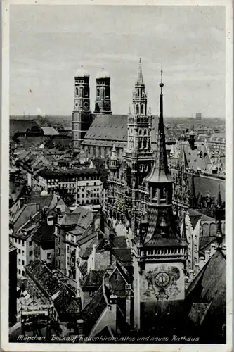 14391 - Deutschland - München , Blick auf Frauenkirche , altes und neues Rathaus - nicht gelaufen
