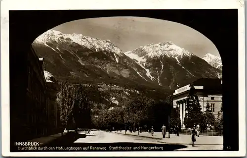 14394 - Tirol - Innsbruck , Durchblick durch den Hofburgbogen auf Rennweg , Stadttheater und Hungerburg - gelaufen