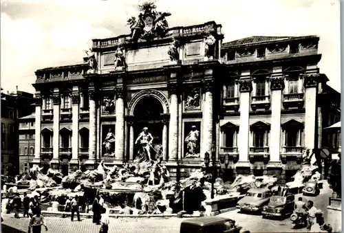 13513 - Italien - Roma , Rom , Fontana di Trevi , Brunnen , Auto - gelaufen 1962