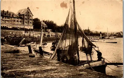 21620 - Frankreich - Carteret , Le Port a maree haute a gauche , Hotel de la Mer , Normandie