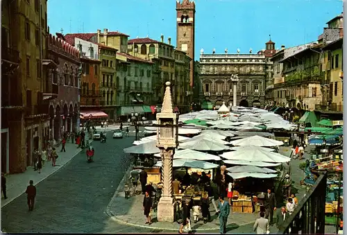 22009 - Italien - Verona , Piazza Erbe - nicht gelaufen