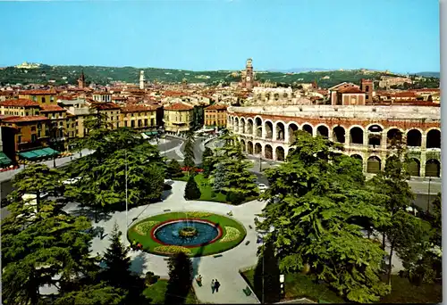 22017 - Italien - Verona , Piazza Bra - nicht gelaufen