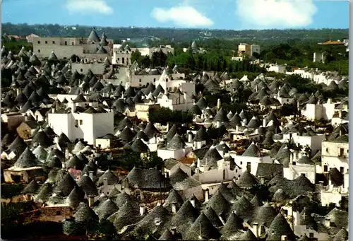 22028 - Italien - Alberobello , Panorama die Trulli Zona Monumentale - gelaufen 1985