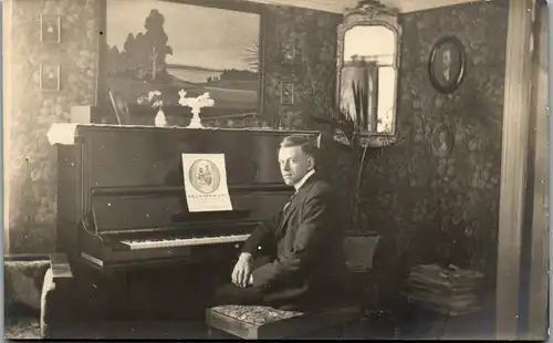 22067 - Aufnahme - Mann am Flügel , Klavier v. 1924