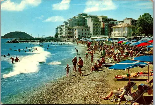 22163 - Italien - Albenga , Riviera die Fiori , La spiaggia , Strand - gelaufen 1974