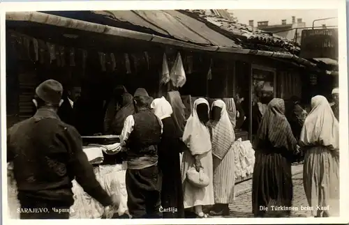 22213 - Bosnien - Sarajevo , Carsija , Die Türkinnen beim Kauf - nicht gelaufen