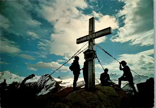 22419 - Salzburg - Kitzsteinhorn , Gipfelkreuz mit Blick zur Großglocknergruppe - gelaufen 1973